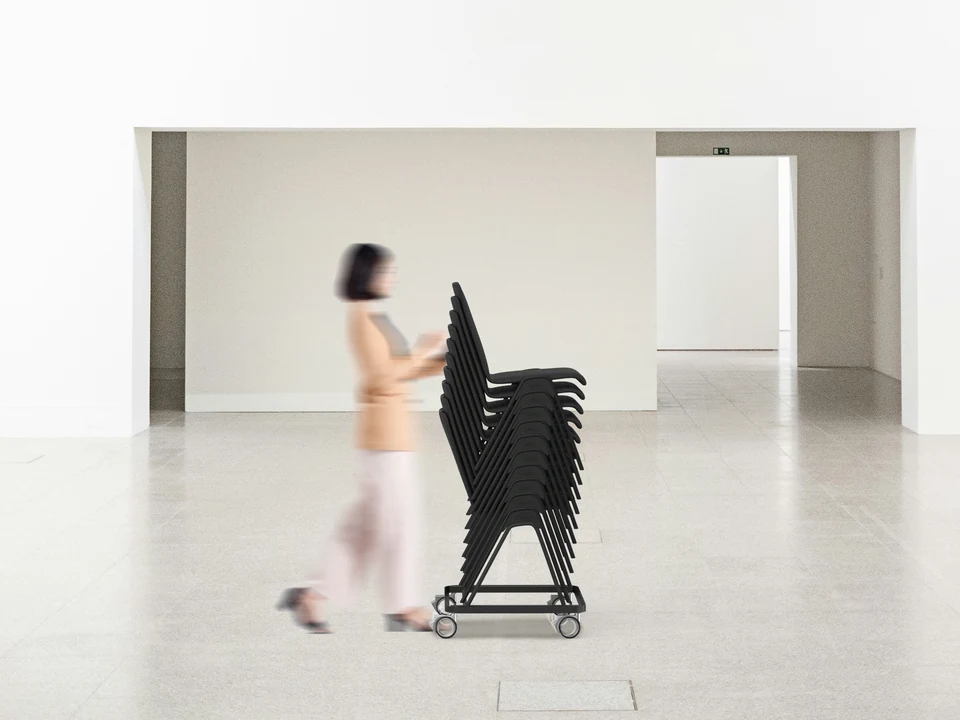 Stack / Move / Connect — 移动情境 / A chair in use